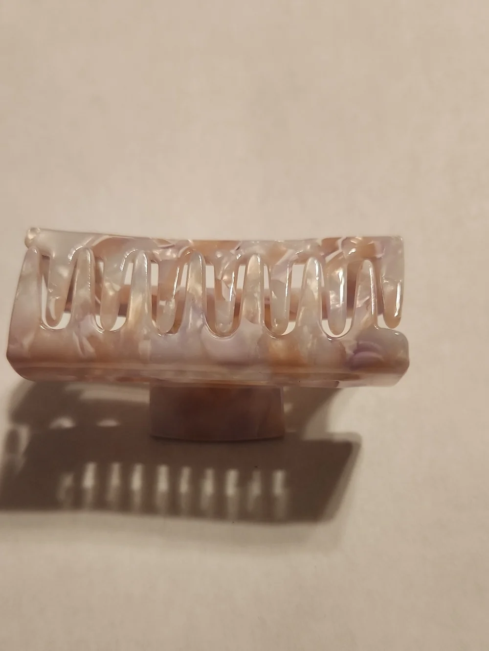 NWOT Lilac/Cream Acetate Hair Clip 3 inches